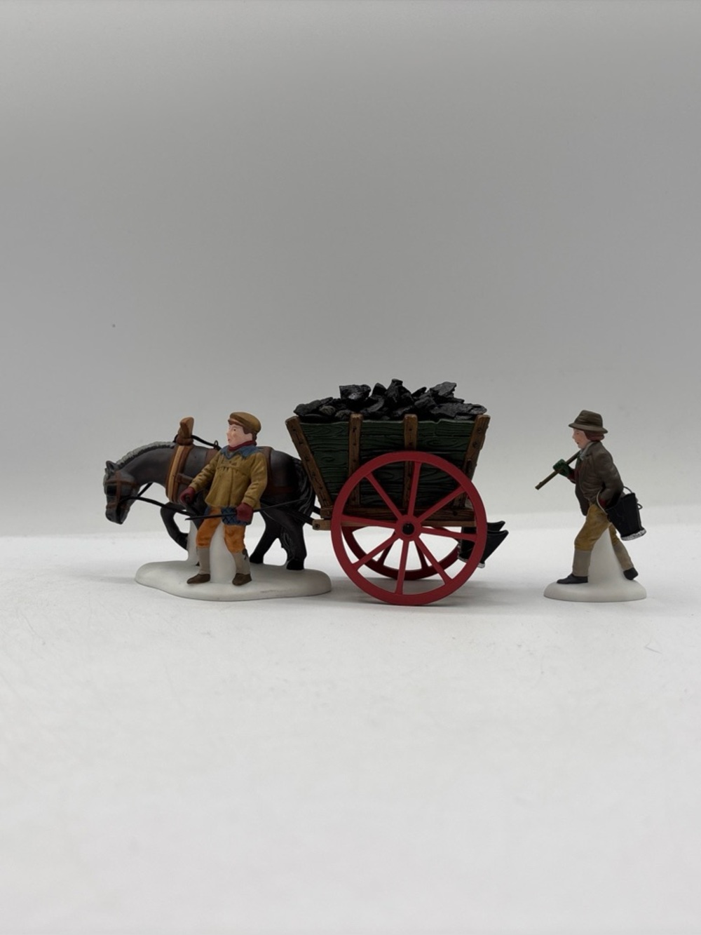 Department 56 1997 Vintage HVC Delivering Coal For The Hearth Set Of 2 58326‎